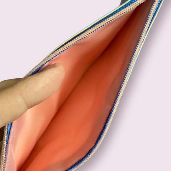 Ipsy Makeup Bag Silver Pink Umbrella Iridescent Pouch Zipper Carrier Travel - Picture 3 of 3